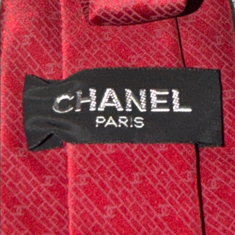 CHANEL Classic Red Tie - Picture 4 of 7